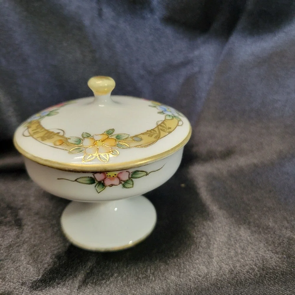 Hand Painted Nippon Round Floral Pedestal Powder Trinket Box Gold Trimmed